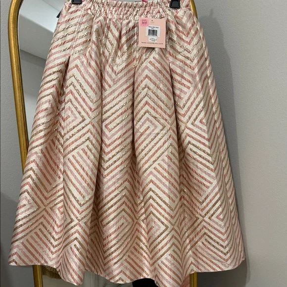 Chic Pink and Gold Women's Skirt Set - Picture 3 of 4